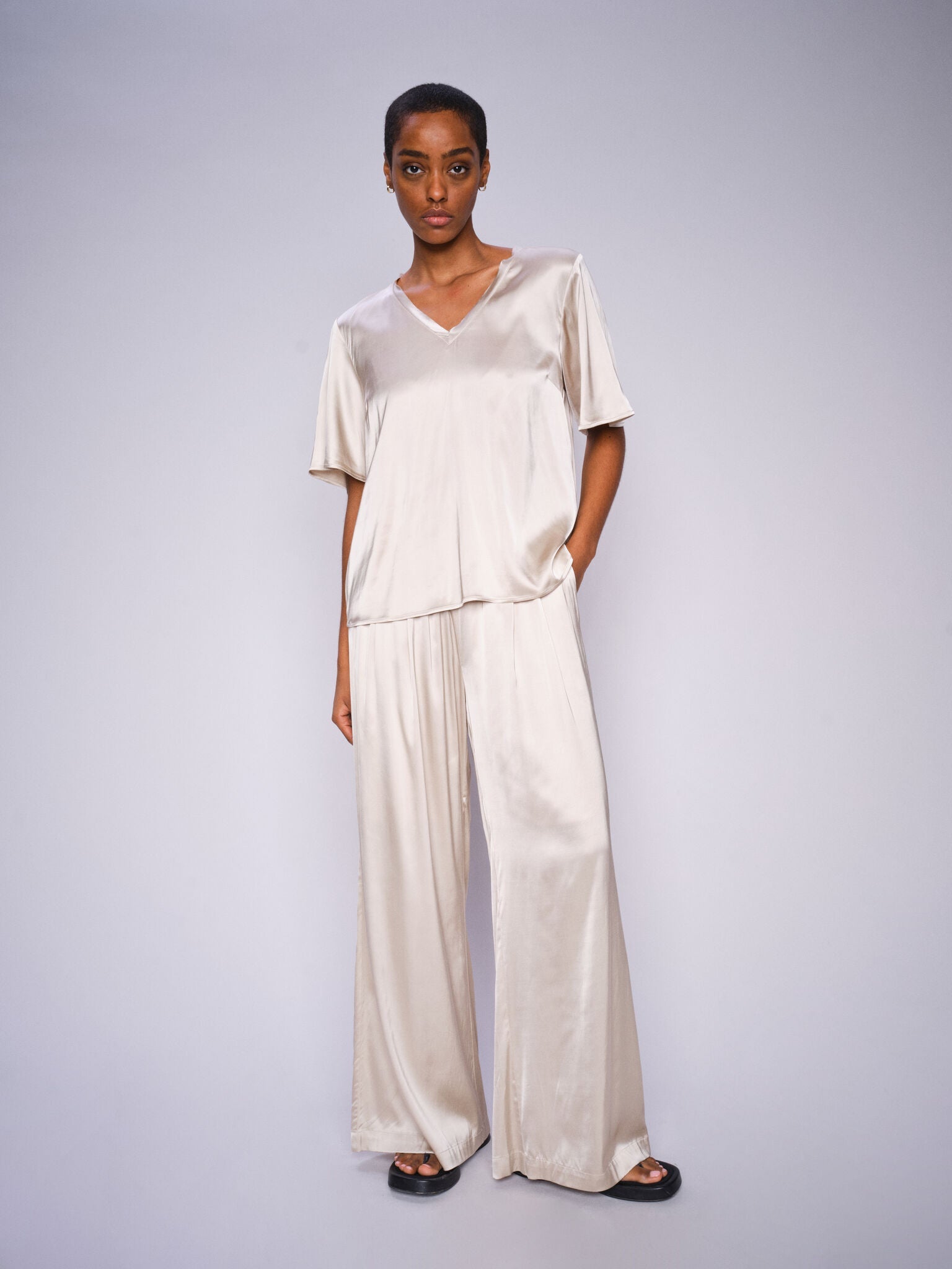 Modelshot / Feather Gray / Detail